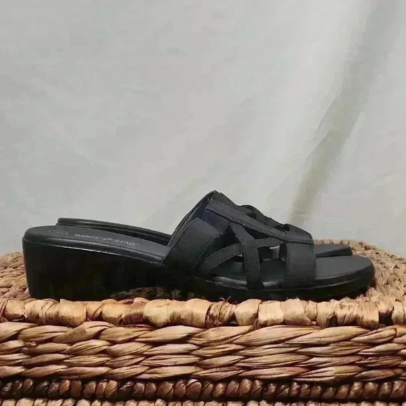 White Stag Sandals - Picture 1 of 6